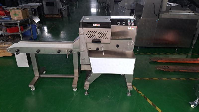 鹵肉切塊機(jī)能給豬牛肉、牛雜、臘腸臘肉等熟肉切片加工