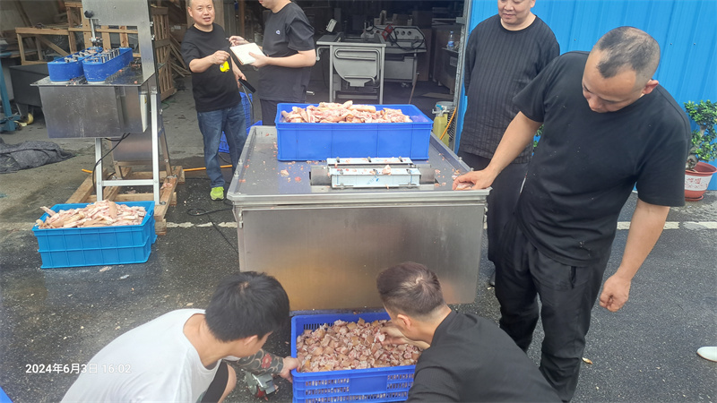 豬蹄加工不用愁，新鮮豬腳豬肘開(kāi)半切塊一機(jī)多用